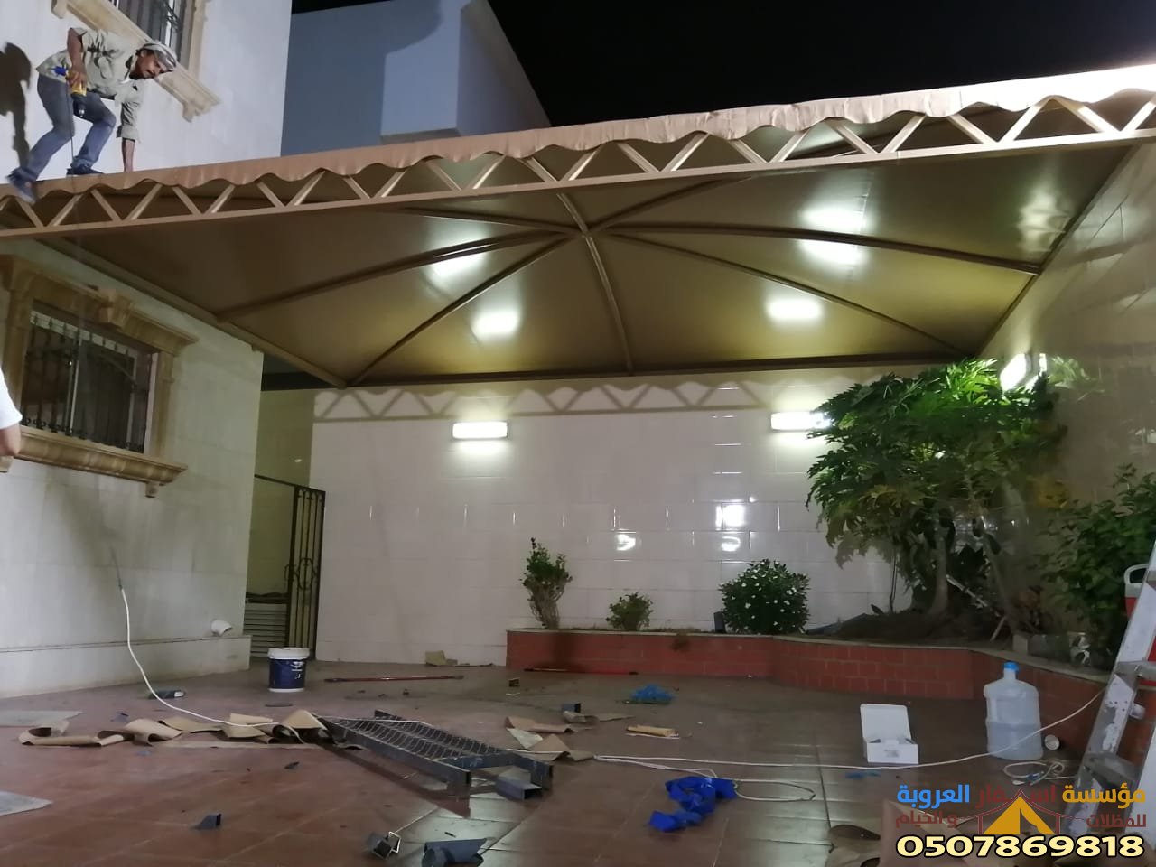 أفضل المظلات الخاصة بالأسطح والمنزل من الخارج